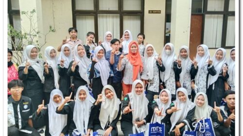 Pelatihan Microsoft office Excel dari ITATS yang diikuti kelas XI Bisnis Daring dan Pemasaran